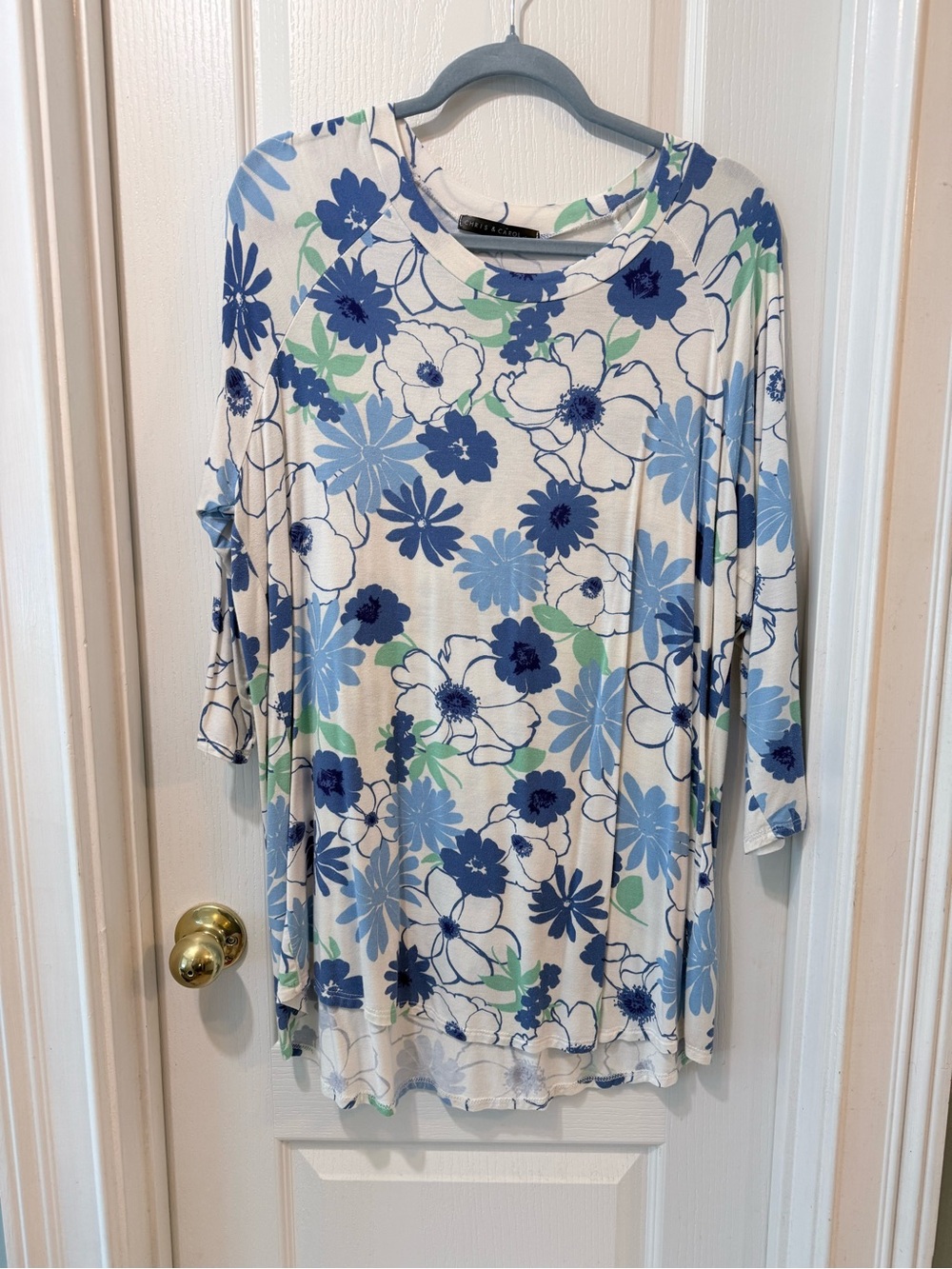 Chris & Carol Floral Blue & White Crewneck Women's Top with 3/4 sleeves